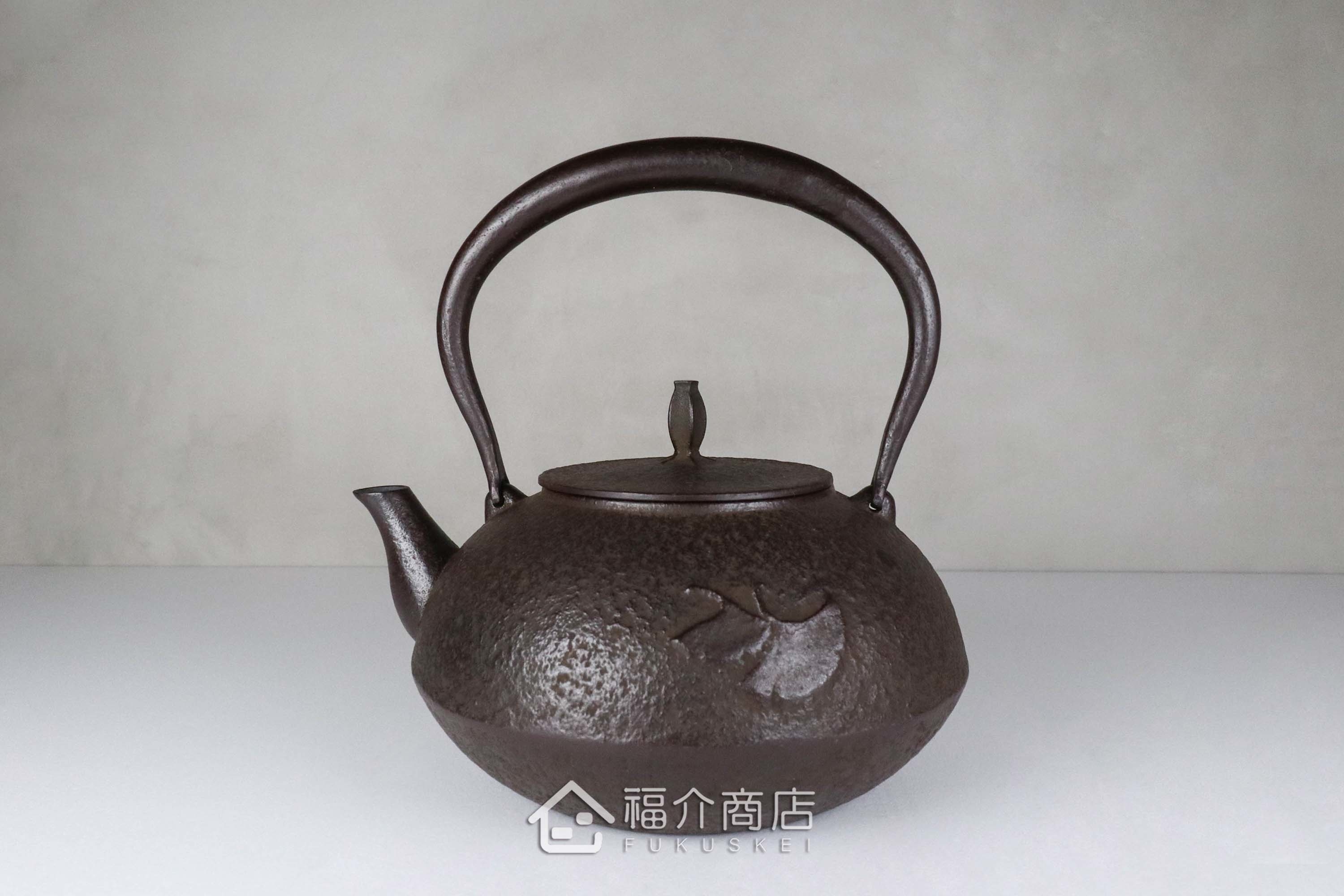 煮水泡茶用的日本製銀杏紋樣南部鐵器鑄鐵壺
