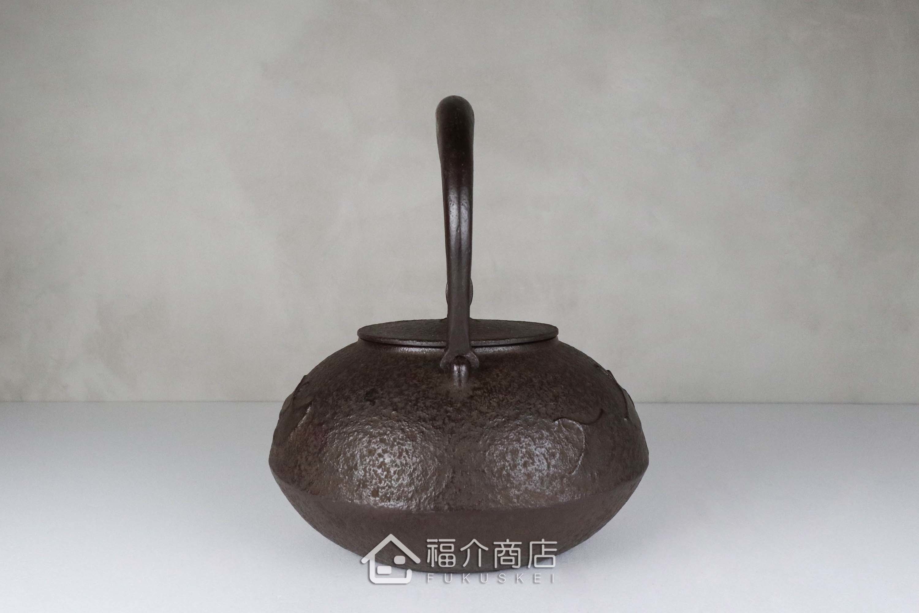 煮水泡茶用的日本製銀杏紋樣南部鐵器鑄鐵壺