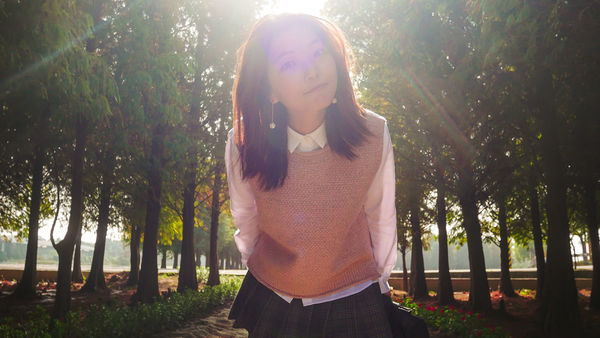 粉色針織背心圓領設計