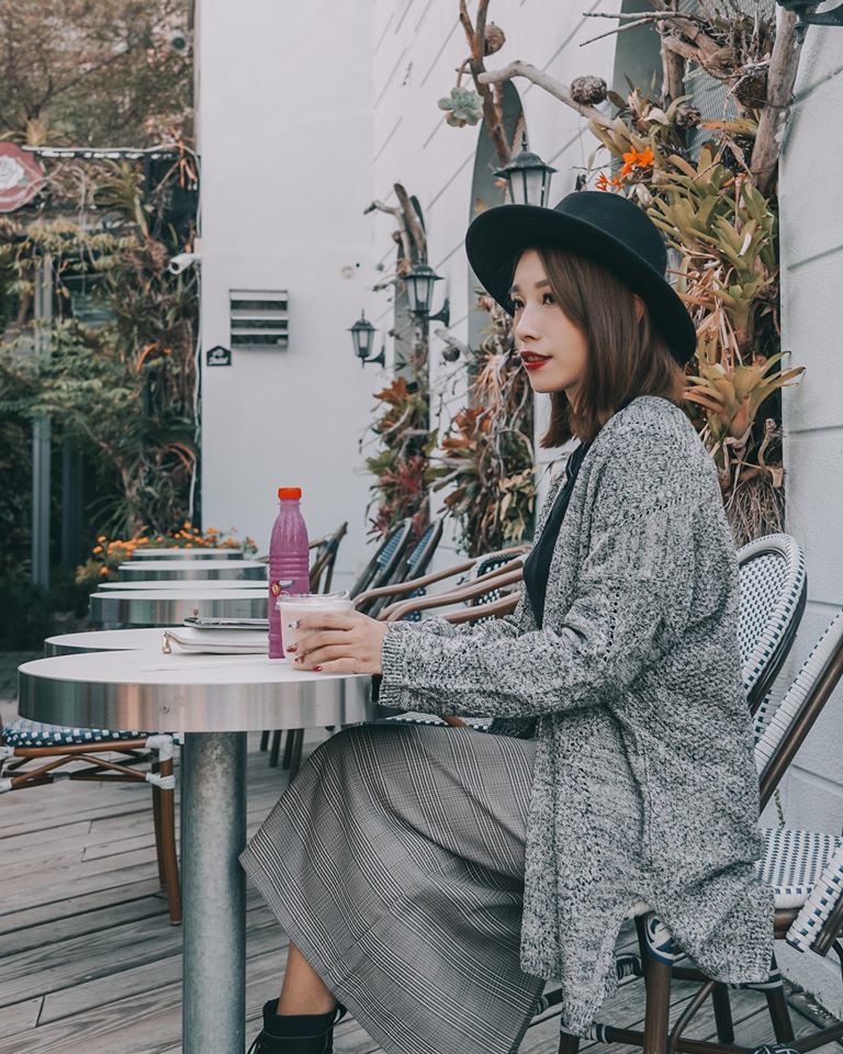 開岔設計針織外套