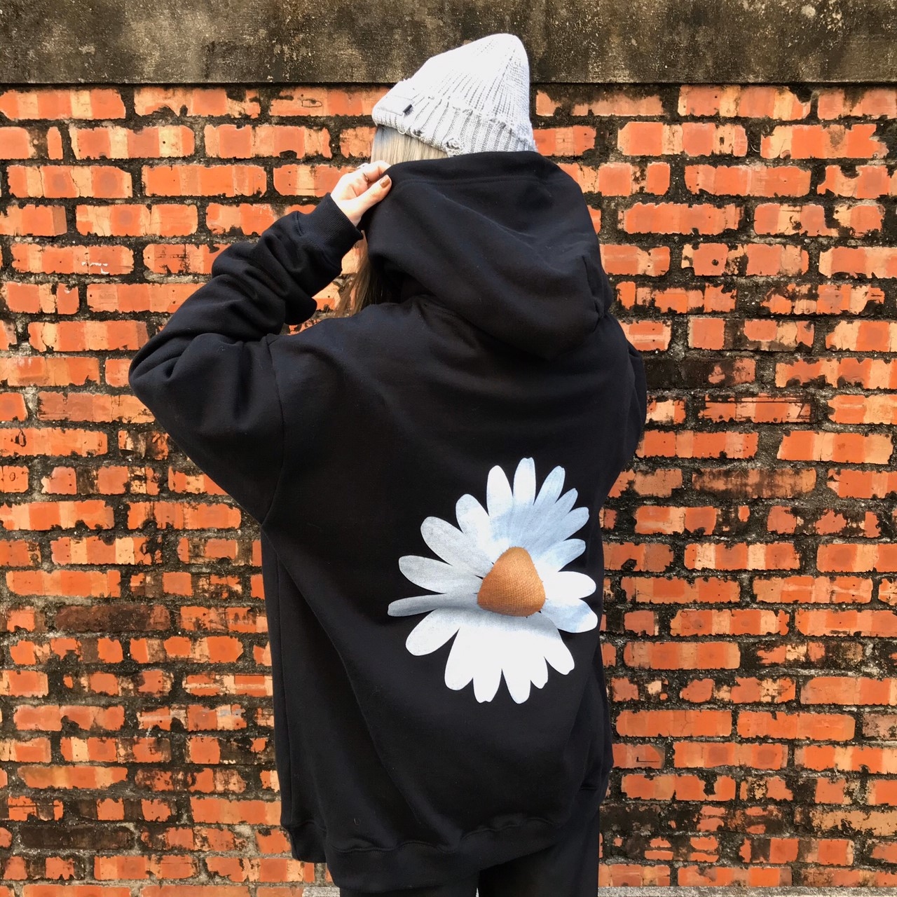 [現貨] 韓國品牌 홍대 翻玩 Peaceminusone 背後雛菊 小花 帽T PMO