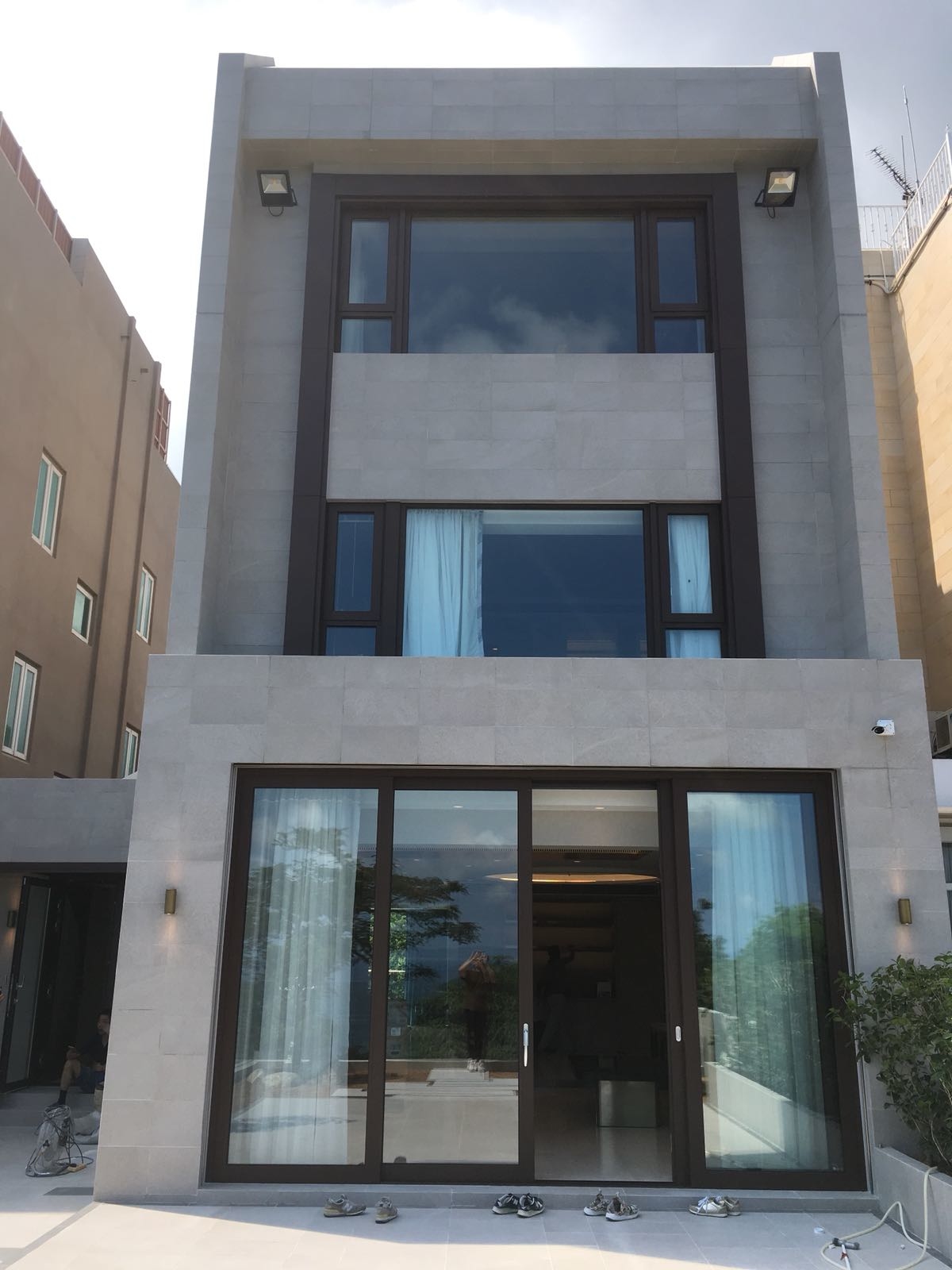 Manly Villa Wong Chuk Hang,italian glazed porcelain tile,italian glazed ceramic tile,homogenuous tile,outdoor tile,topworlds