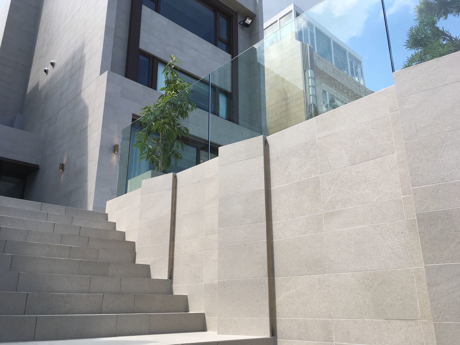 Manly Villa Wong Chuk Hang,italian glazed porcelain tile,italian glazed ceramic tile,homogenuous tile,outdoor tile,topworlds