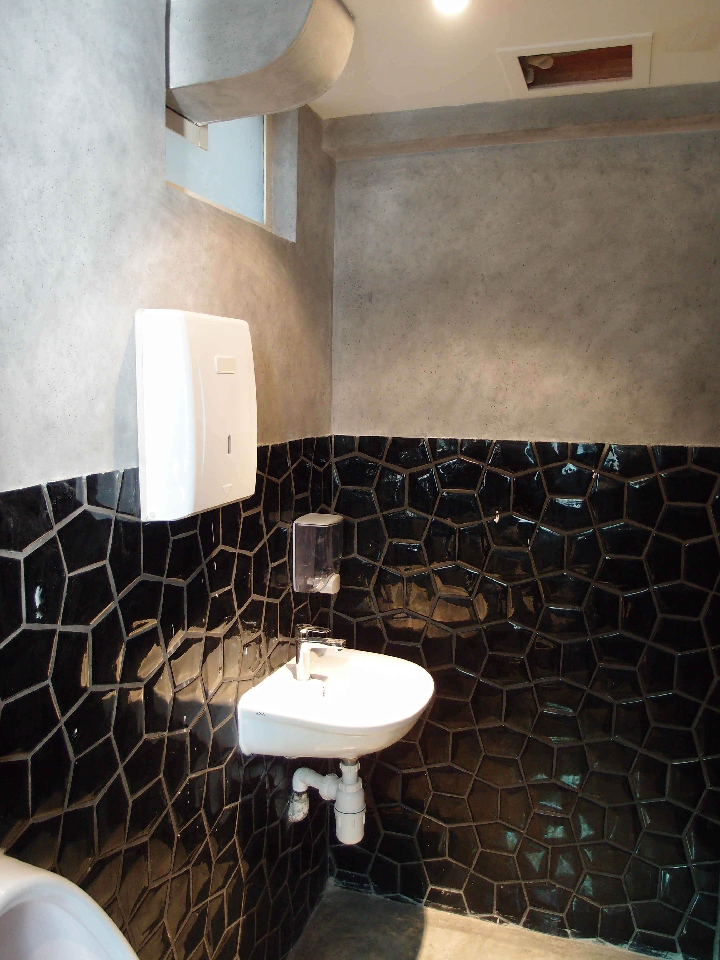 Tipping Point Brewing Co.,tipping point bar,thai ceramic tile,thai handmade tile Rocca,topworlds