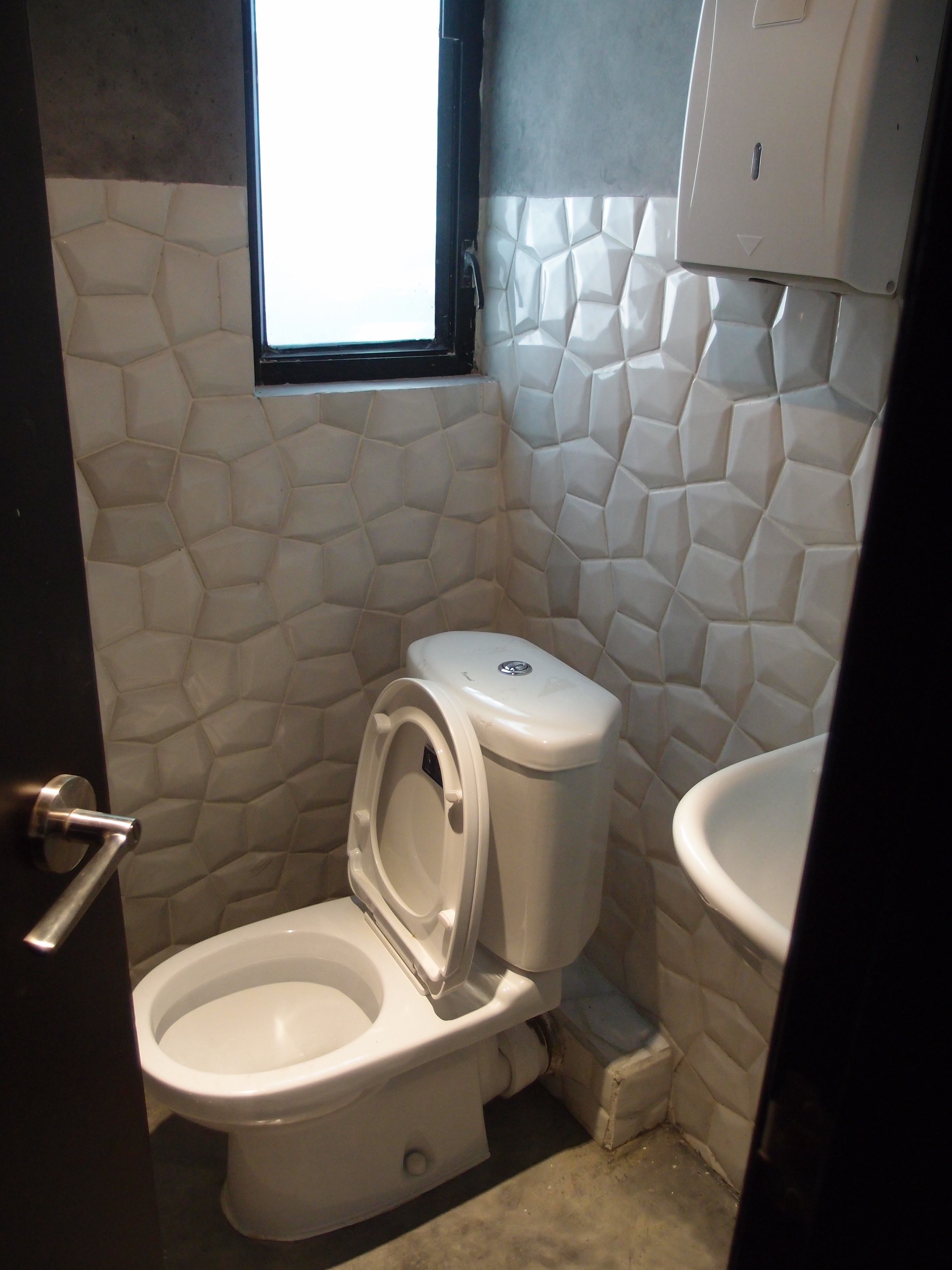 Tipping Point Brewing Co.,tipping point bar,thai ceramic tile,thai handmade tile Rocca,topworlds