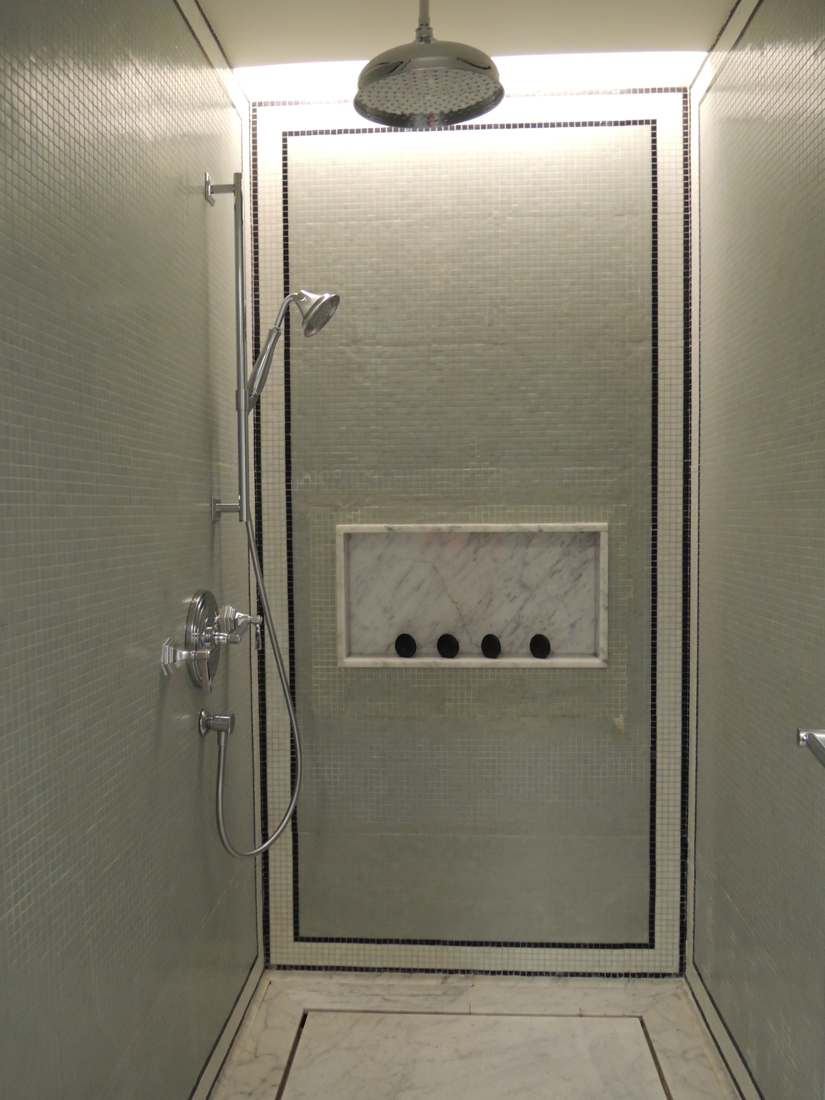 The Lamgham Shenzhen shower room,china glass mosaic tile,mosaic tile,topworlds