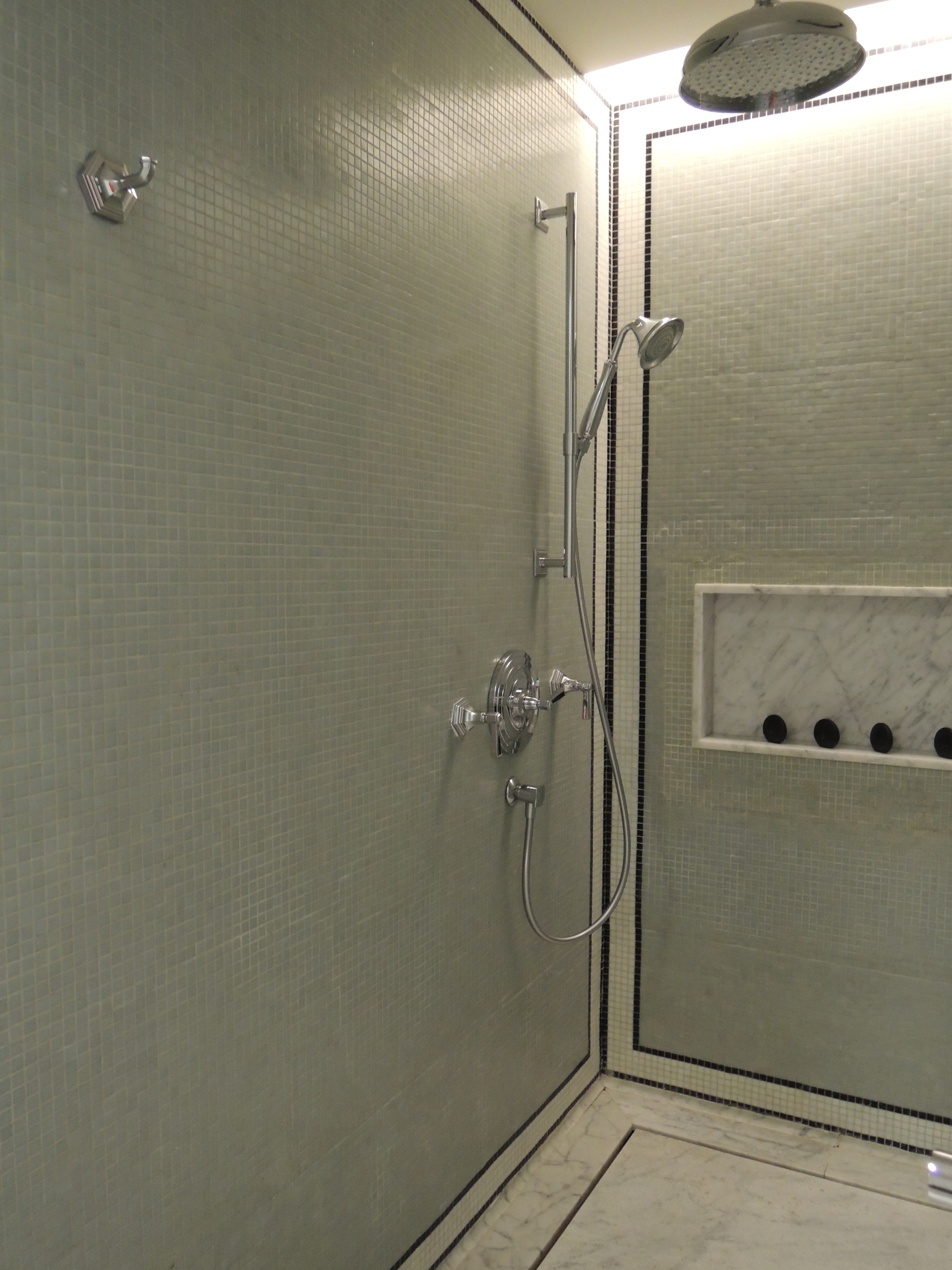 The Lamgham Shenzhen shower room,china glass mosaic tile,mosaic tile,topworlds