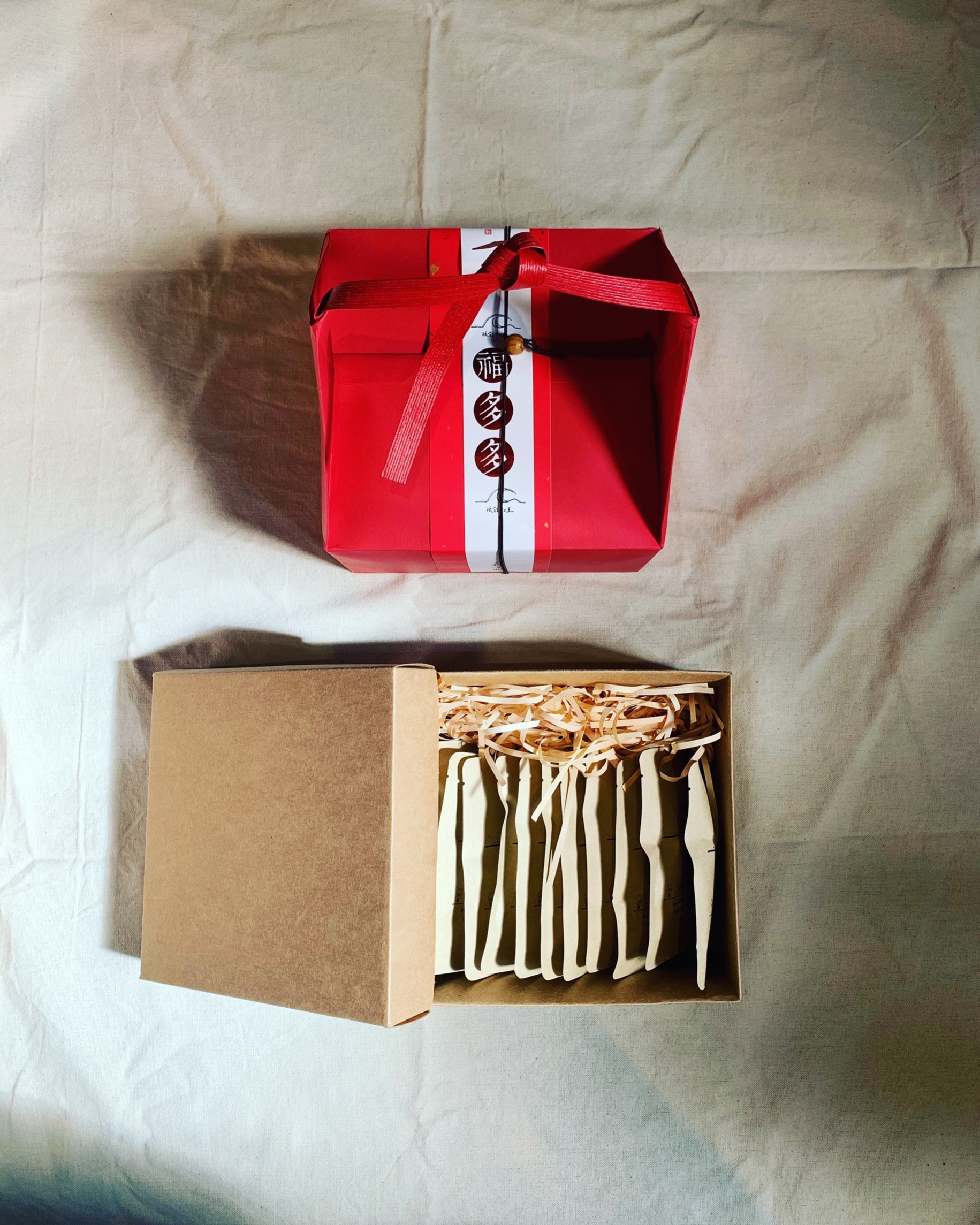 福多多禮盒︱綜合掛耳禮盒 ﹙12支豆，各一包，混合淺~中深烘焙﹚ ﹙每包／15g﹚