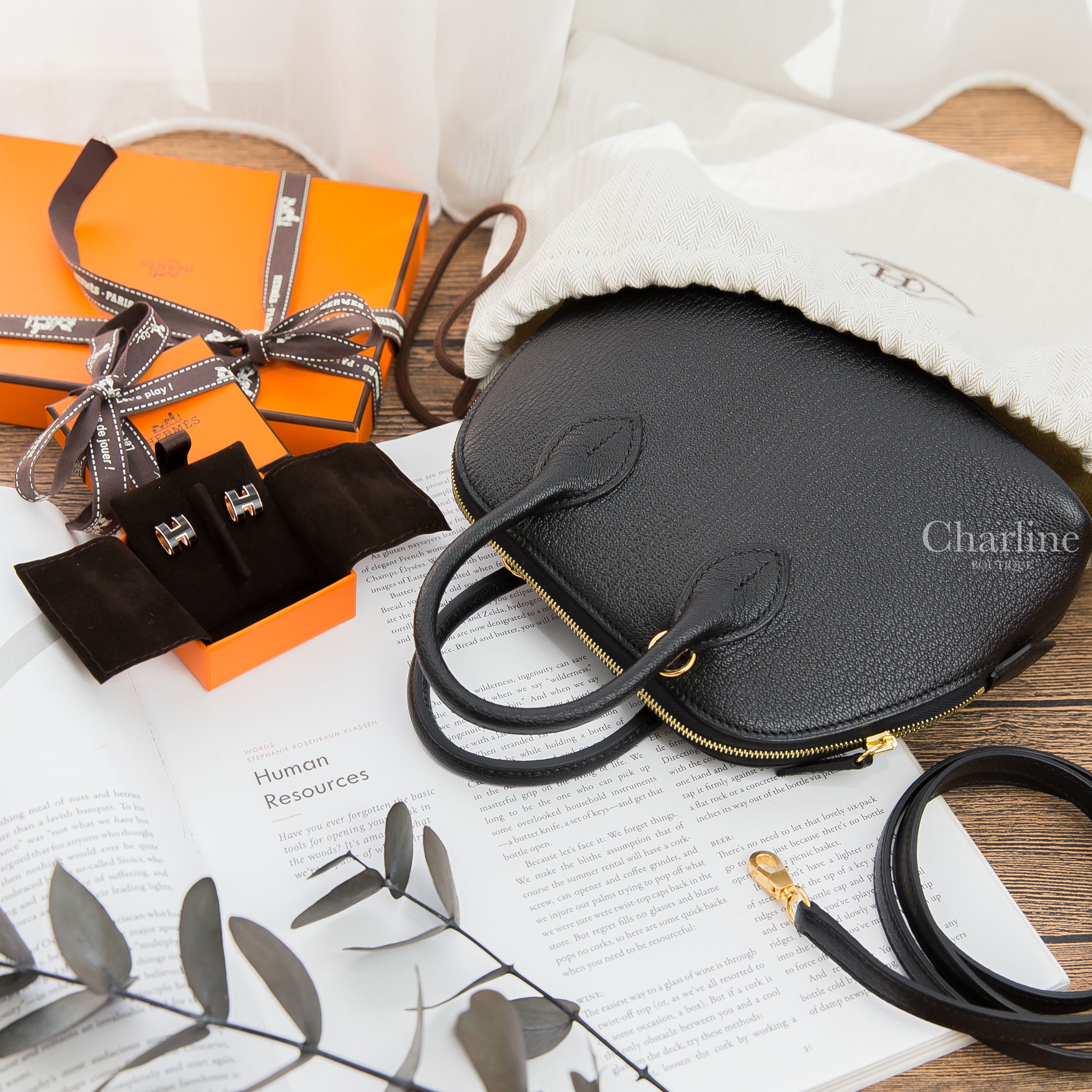 Hermès Bolide Mini 89 Noir Chevre Mysore U刻黑色金釦迷你手提肩背包,Hermes Pop H Earrings in Black 黑色珐瑯鍍玫瑰金簍空橢圓耳環-Charline Boutique 精品代購