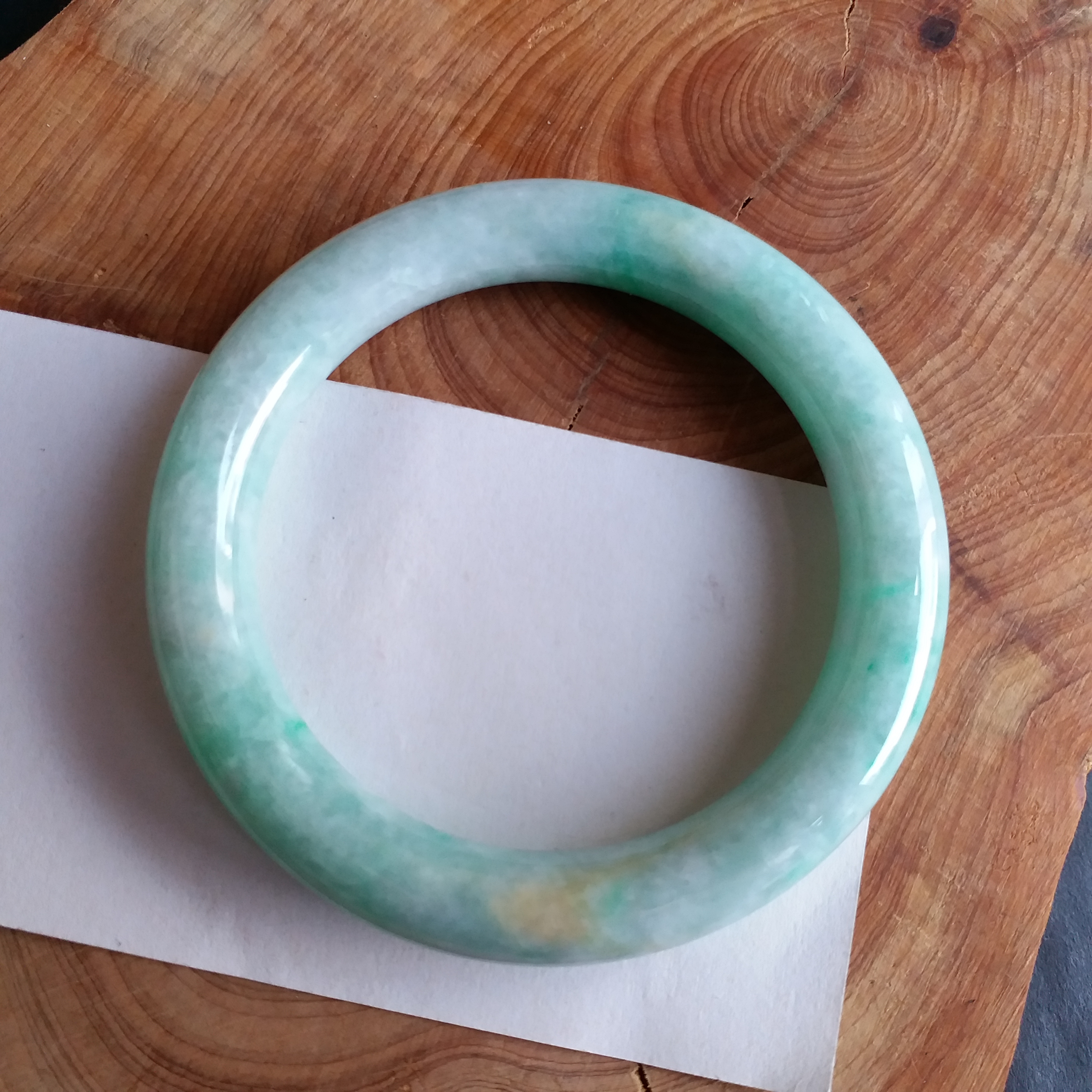 J1501 冰糯飄綠花圓條玉鐲 55.7mm (1.5)