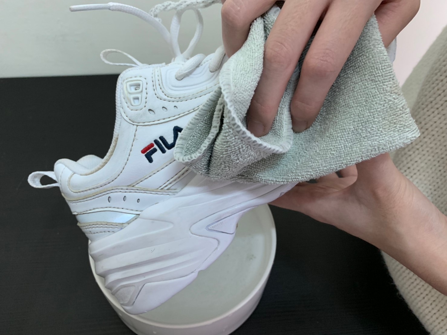 過多的水分擦去，擺放陰乾即可