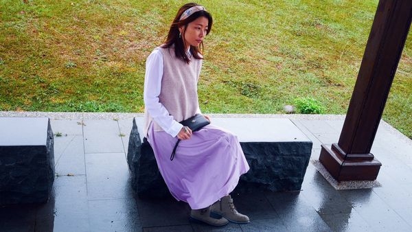 粉色針織背心穿搭淡紫色長裙