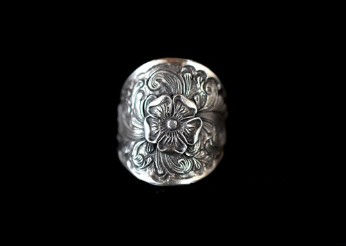 <預訂> LOVE系列 玫瑰唐草寬戒指