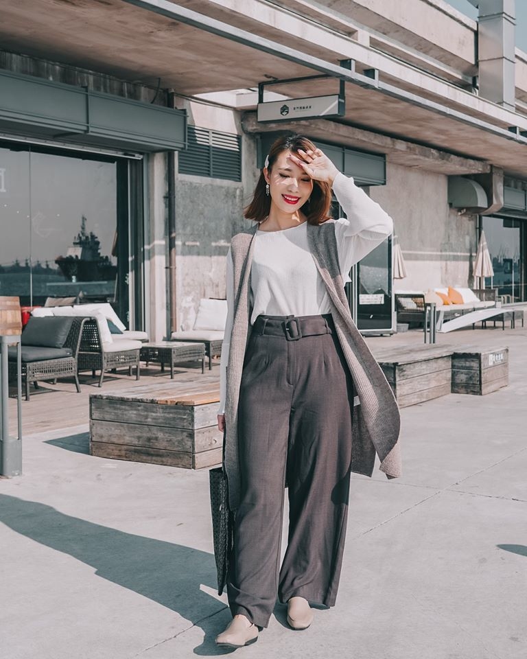 如何將針織背心穿得不顯胖的修身穿搭技巧圖示