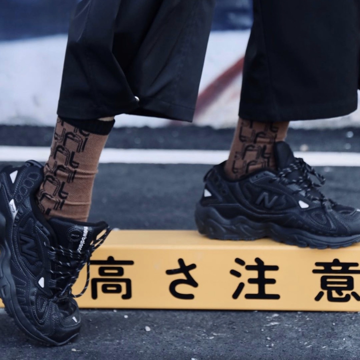 鎖鏈字體襪_BF190018_咖啡色