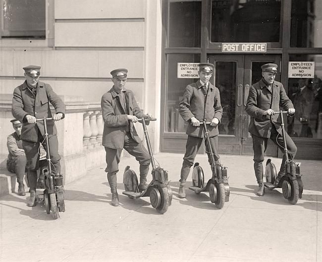 4名美國郵政特校專遞郵遞員試用踏板車Autoped