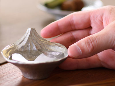 喝日本清酒的錫製杯子