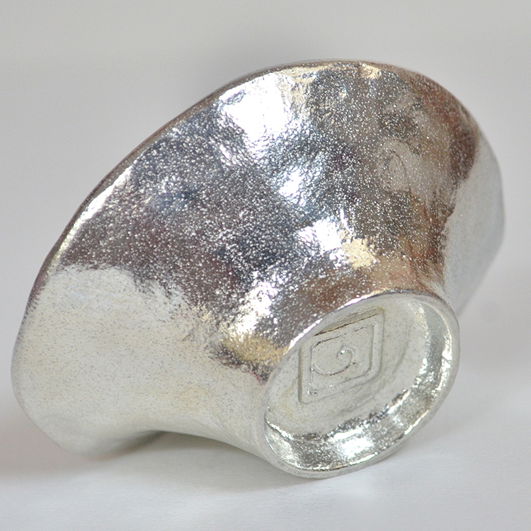 喝日本清酒的錫製杯子