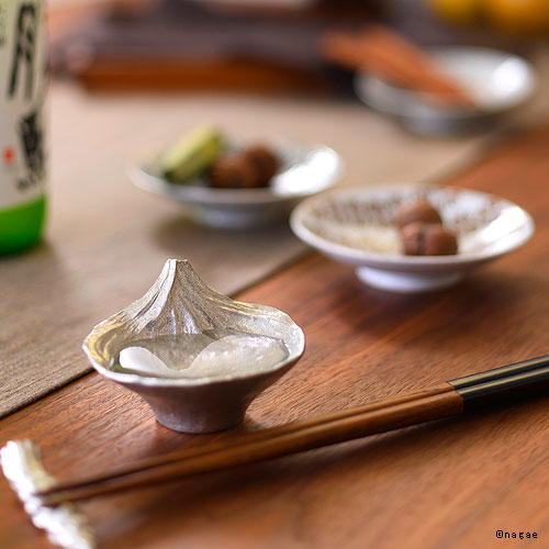 喝日本清酒的錫製杯子