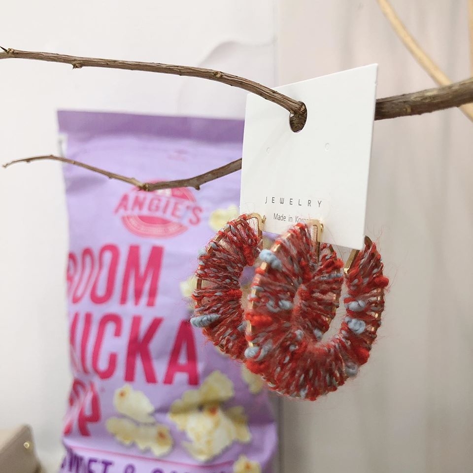 韓 - 韓國新品 金屬纏繞毛線耳環