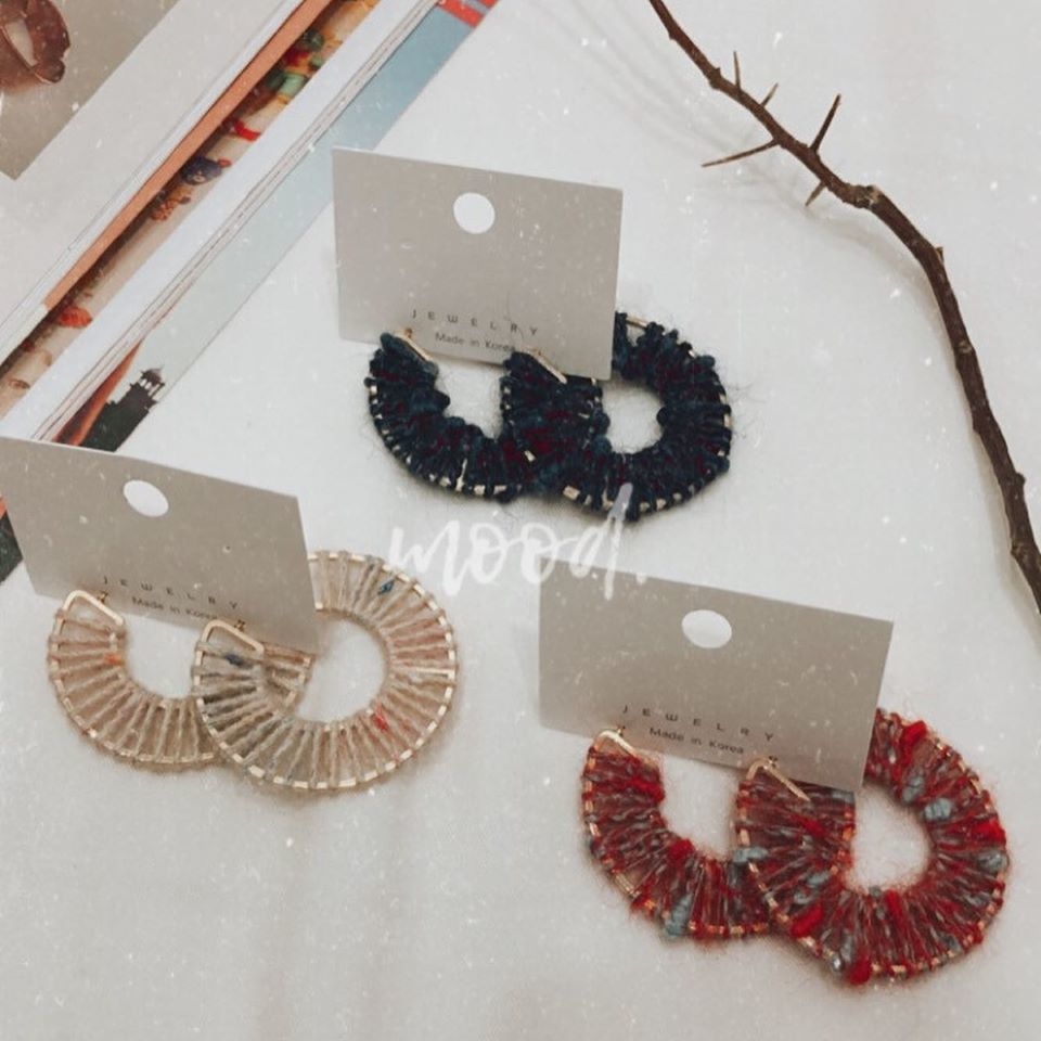 韓 - 韓國新品 金屬纏繞毛線耳環
