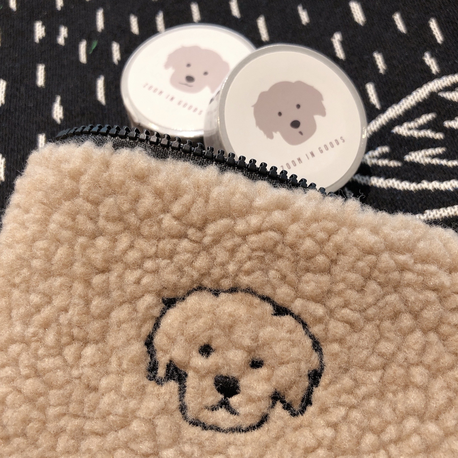 Pooh 刺繡毛毛拉鍊收納包