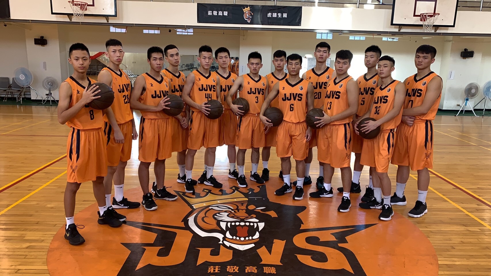 莊敬高職籃球隊