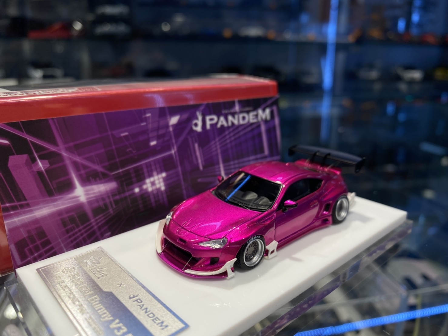 FuelMe PANDEM Toyota 86 Rocket Bunny V3.5 桃紅1/64