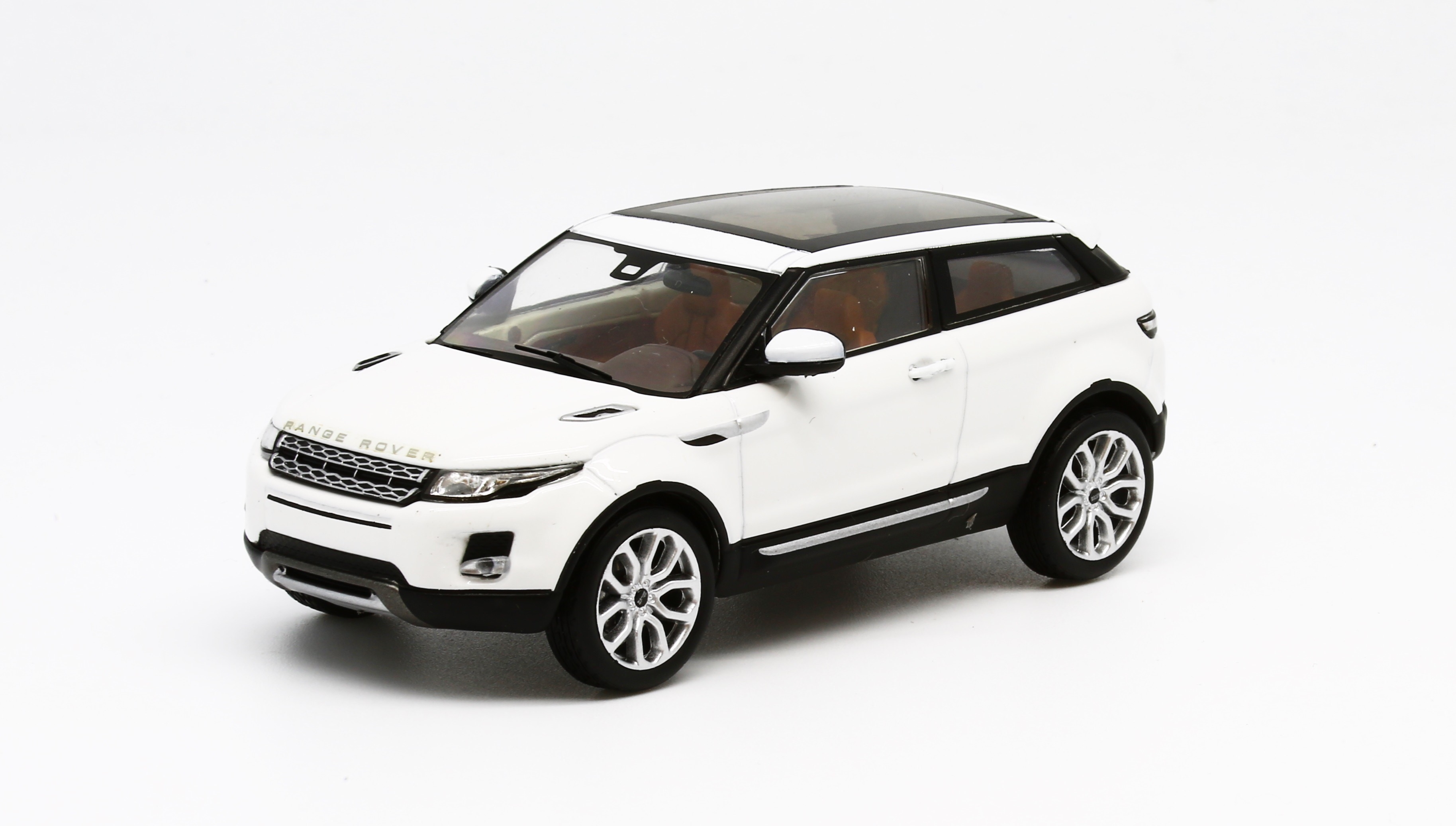 1/43 IXO Range Rover Evoque Fuji White (276644)