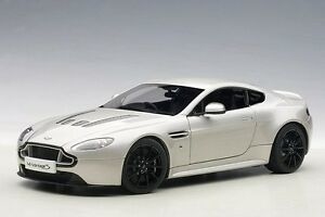 1/18 Aston Martin Vantage V12 S 2015 – 70251