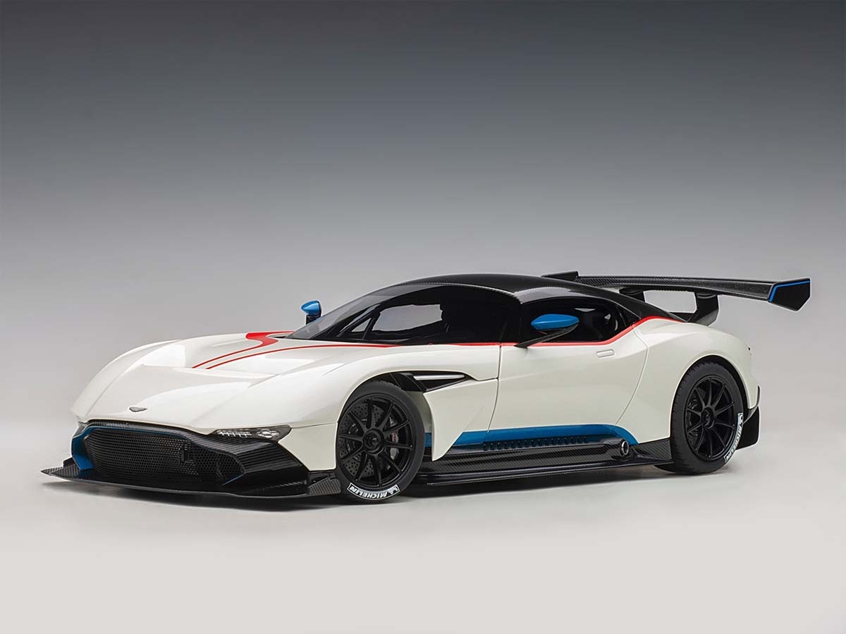 1/18 AUTOART Aston Martin Vulcan (Stratus White w/ Blue Stripes) (70261)