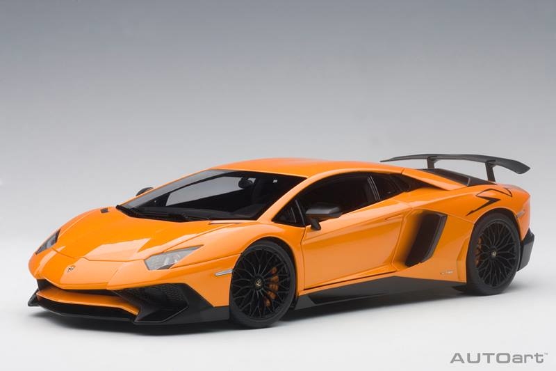 1/18 AUTOART LAMBORGHINI AVENTADOR LP750-4 SV (ARANCIO ATLAS/METALLIC ORANGE) (74557)