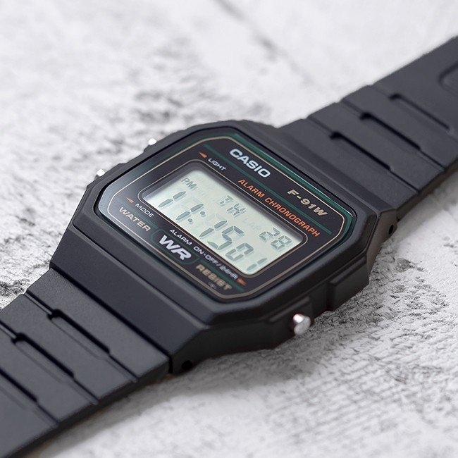 Casio F-91W-3 中裝  黑色方形復古跳字錶 綠圈
