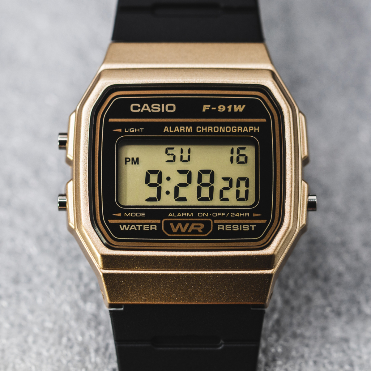 Casio F-91WM-9 中裝  黑色方形復古跳字錶 金殻