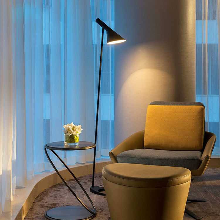 AJ FLOOR - AJ 立燈