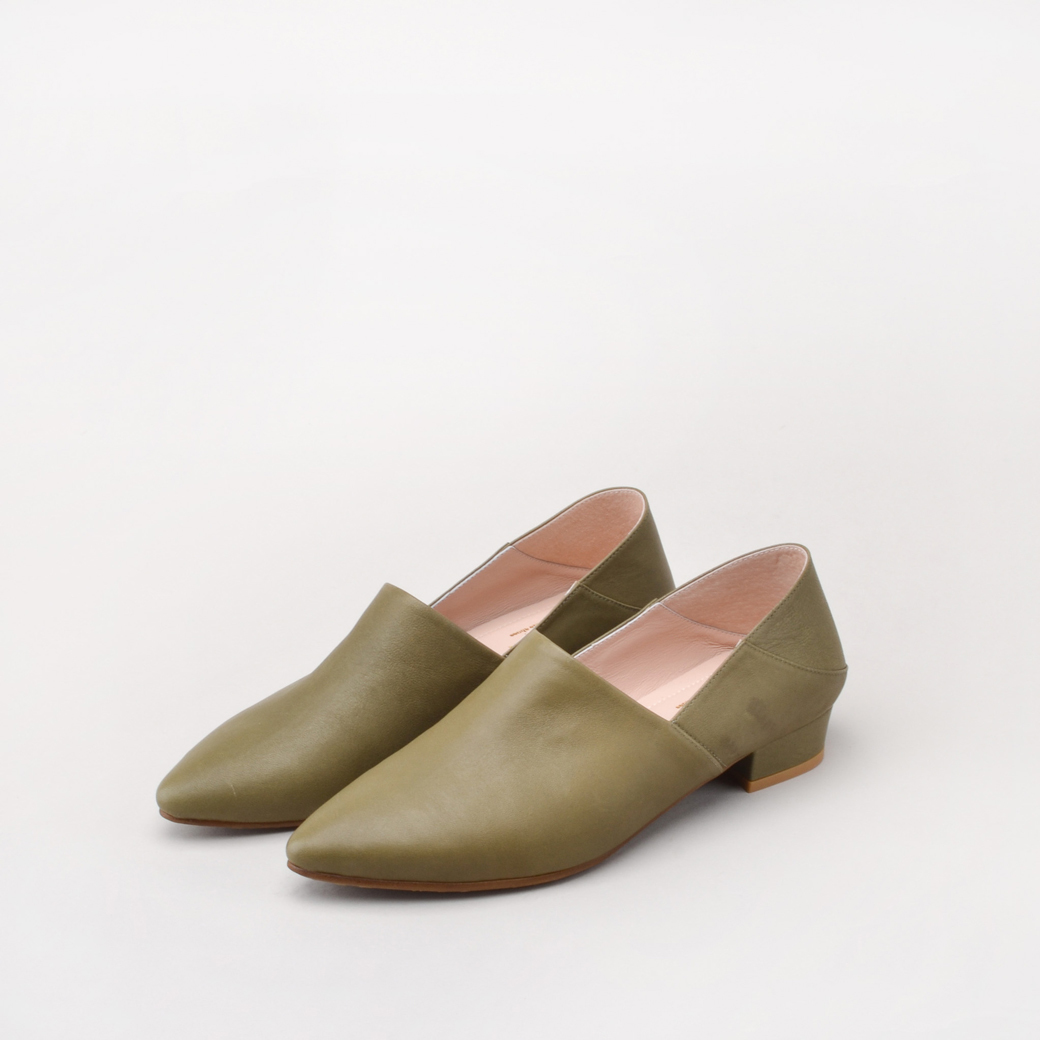 8B95 秋綠 典雅手工尖頭鞋