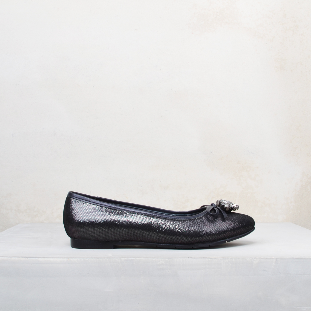 21606 綁帶寶石尖頭鞋 亮黑