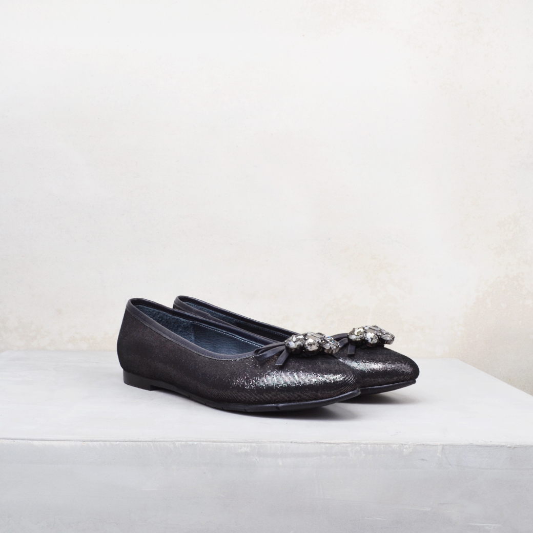 21606 綁帶寶石尖頭鞋 亮黑