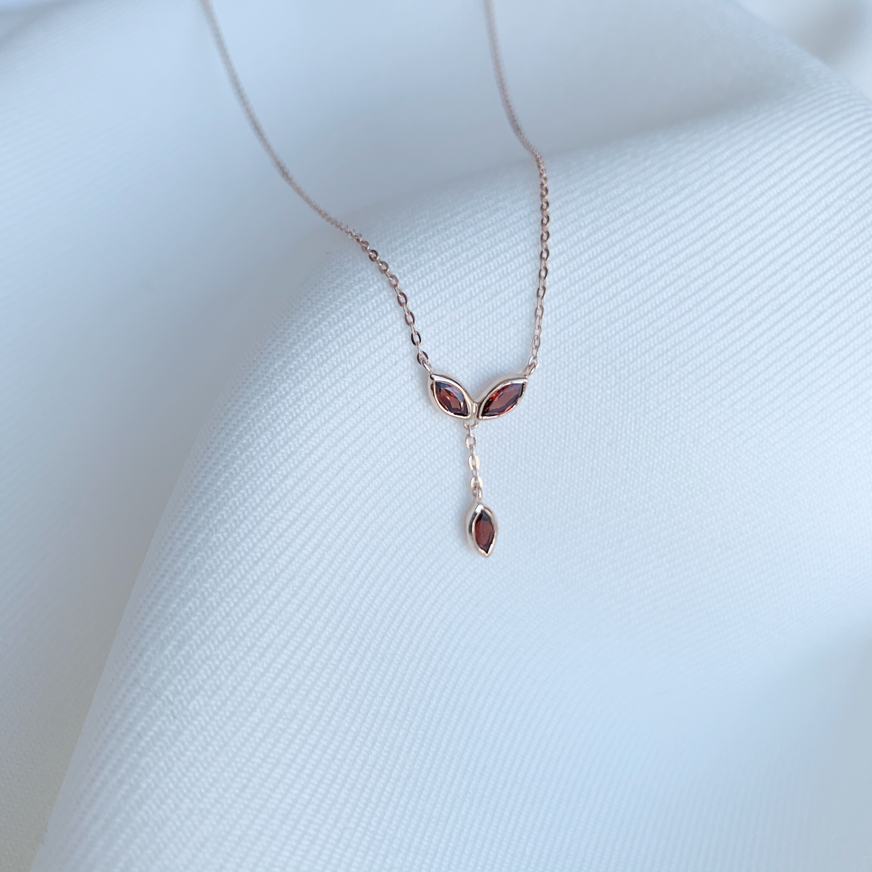 小落葉石榴石鎖骨鍊-玫瑰金