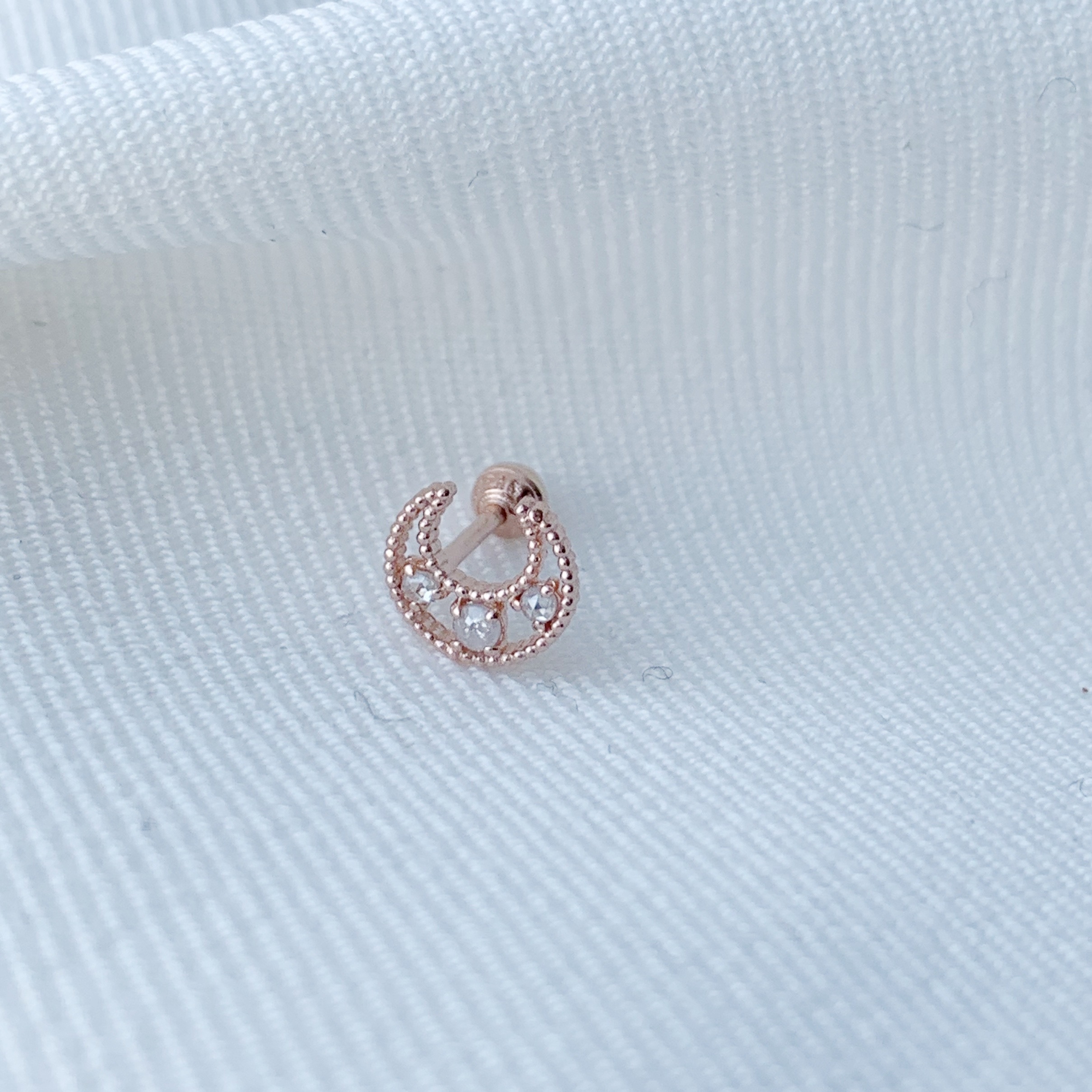 14k 簍空月亮三顆灰鑽轉珠耳環