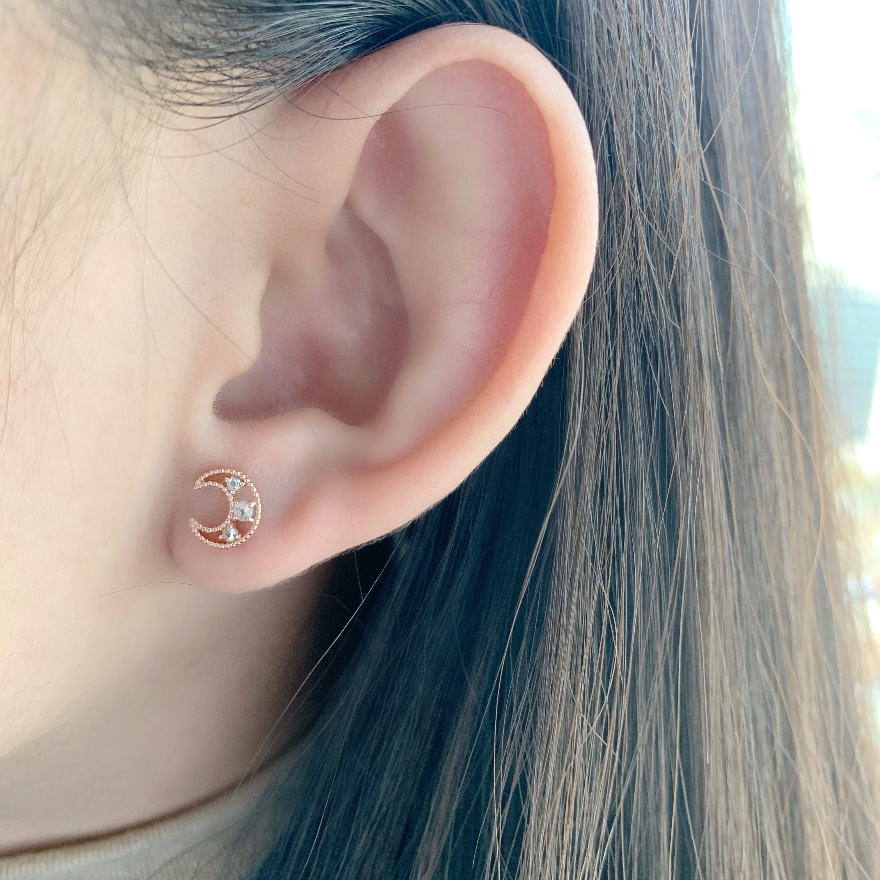 14k 簍空月亮三顆灰鑽轉珠耳環