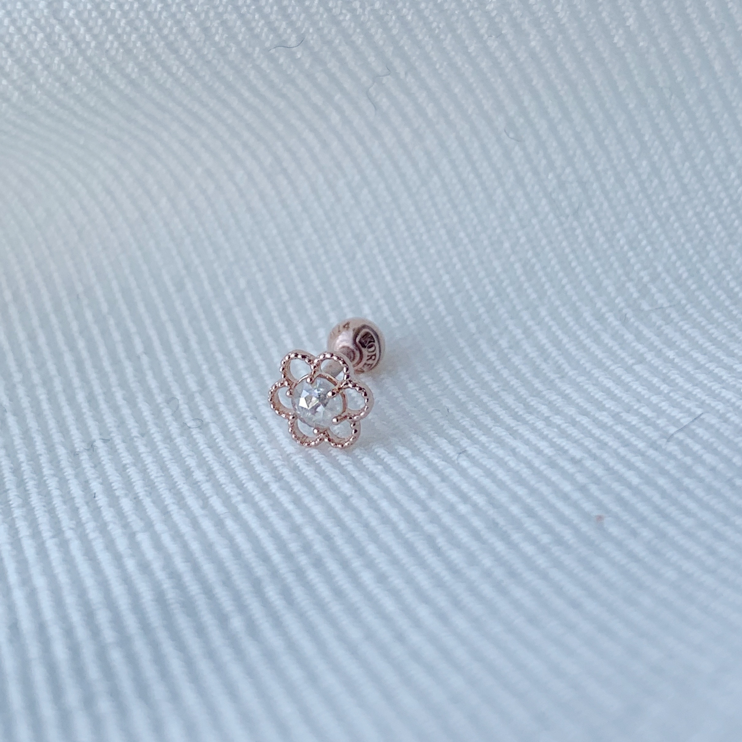 14k 簍空花朵灰鑽轉珠耳環