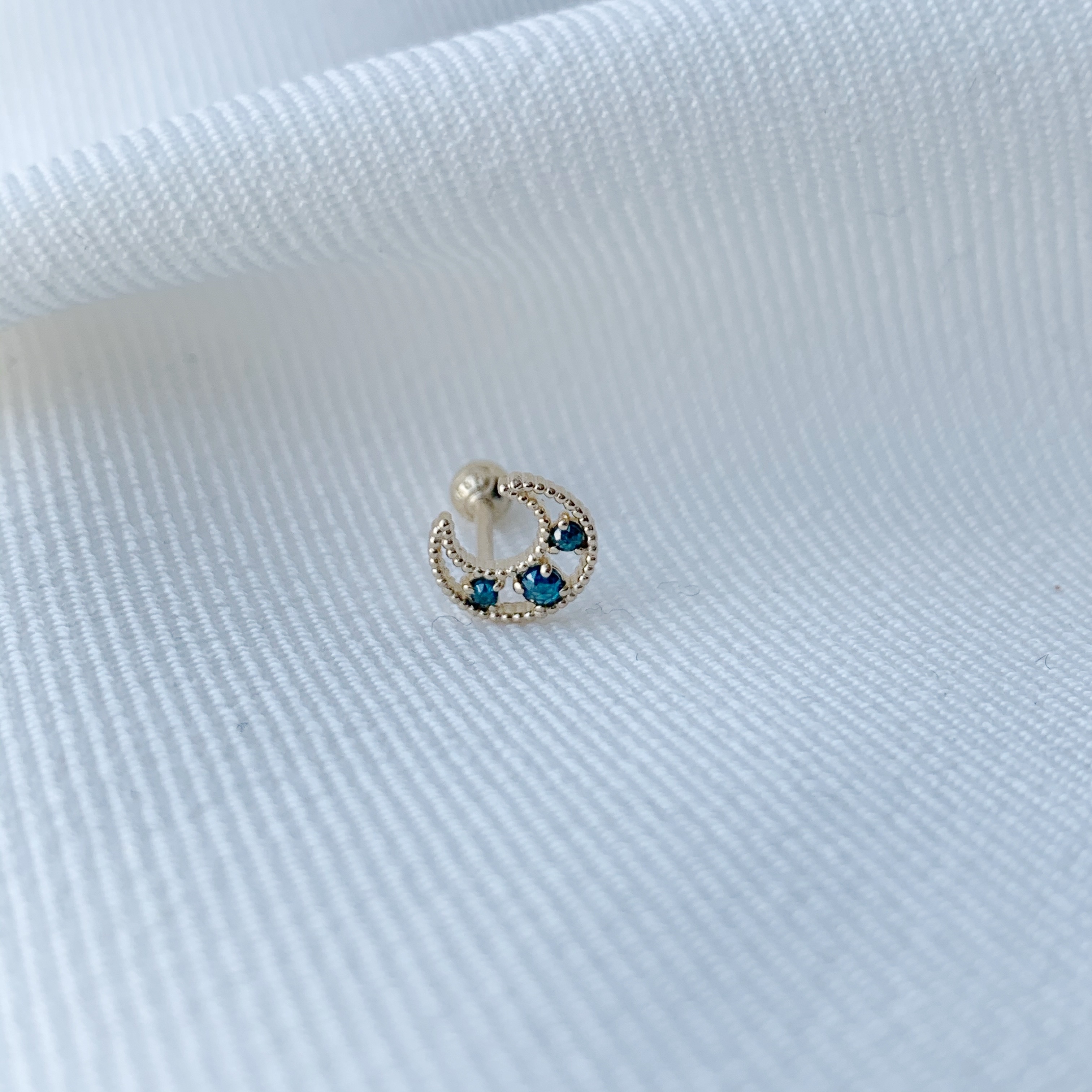 14k 簍空月亮三顆藍鑽轉珠耳環