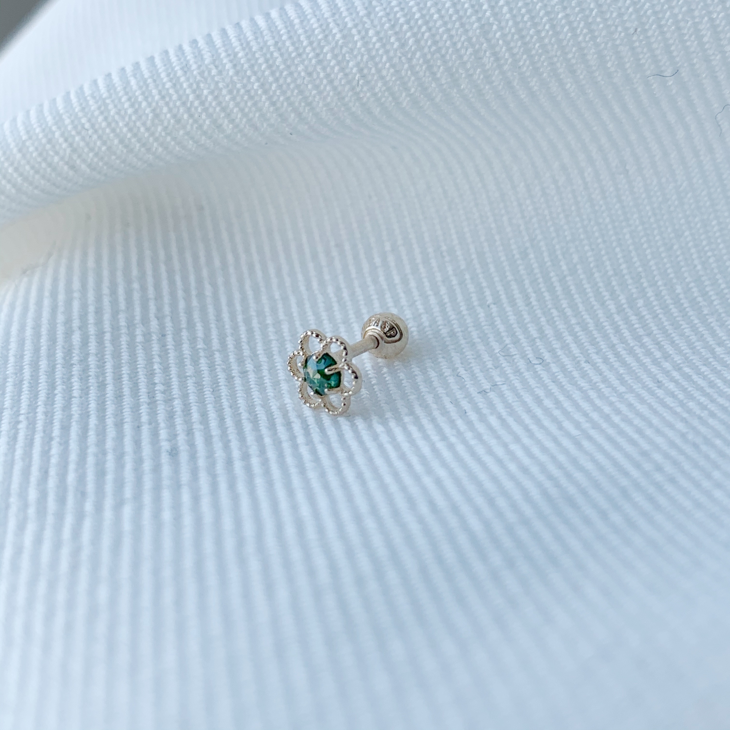 14k 簍空花朵綠鑽轉珠耳環