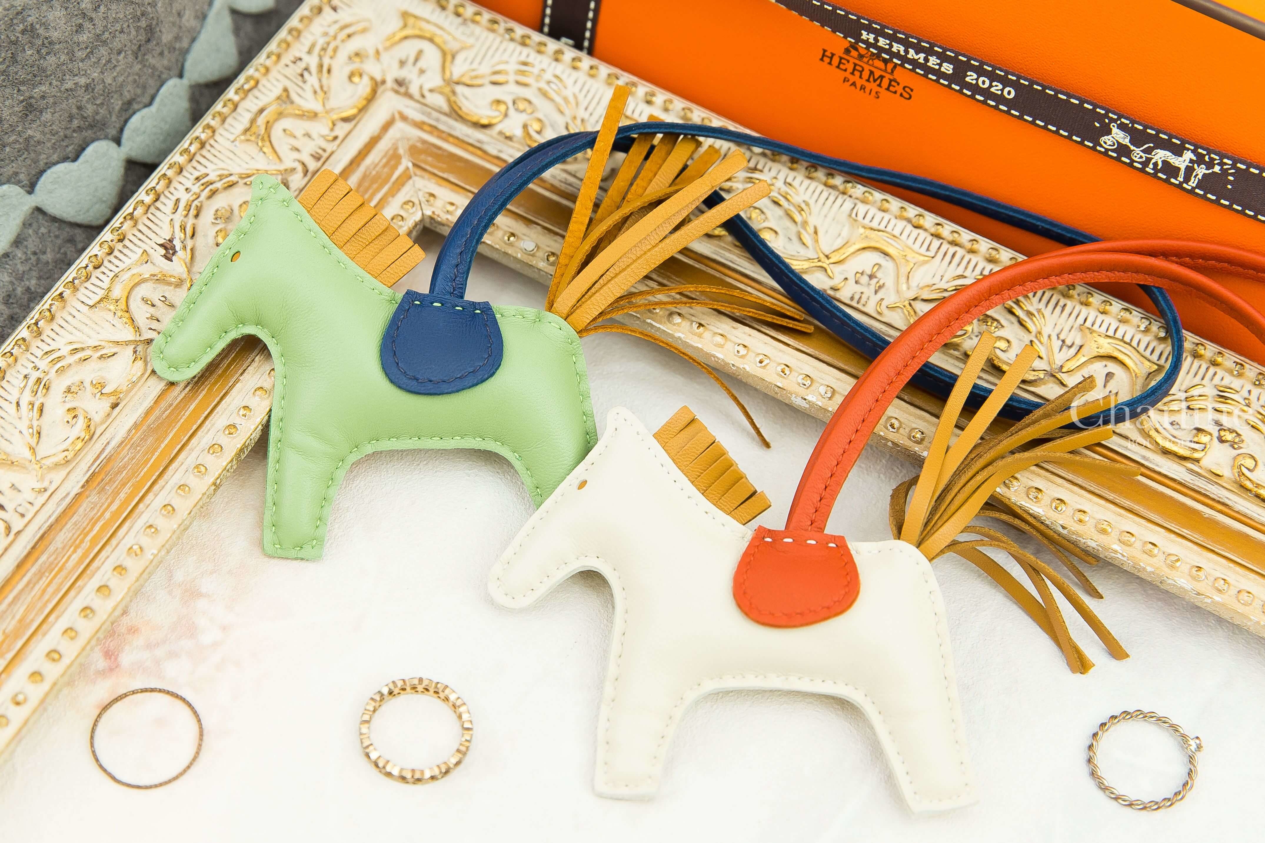 Hermès Horse Charm PM 奶昔白小型可愛小馬吊飾,Hermès Horse Charm PM 牛油果綠小型可愛小馬吊飾-Charline Boutique 精品代購