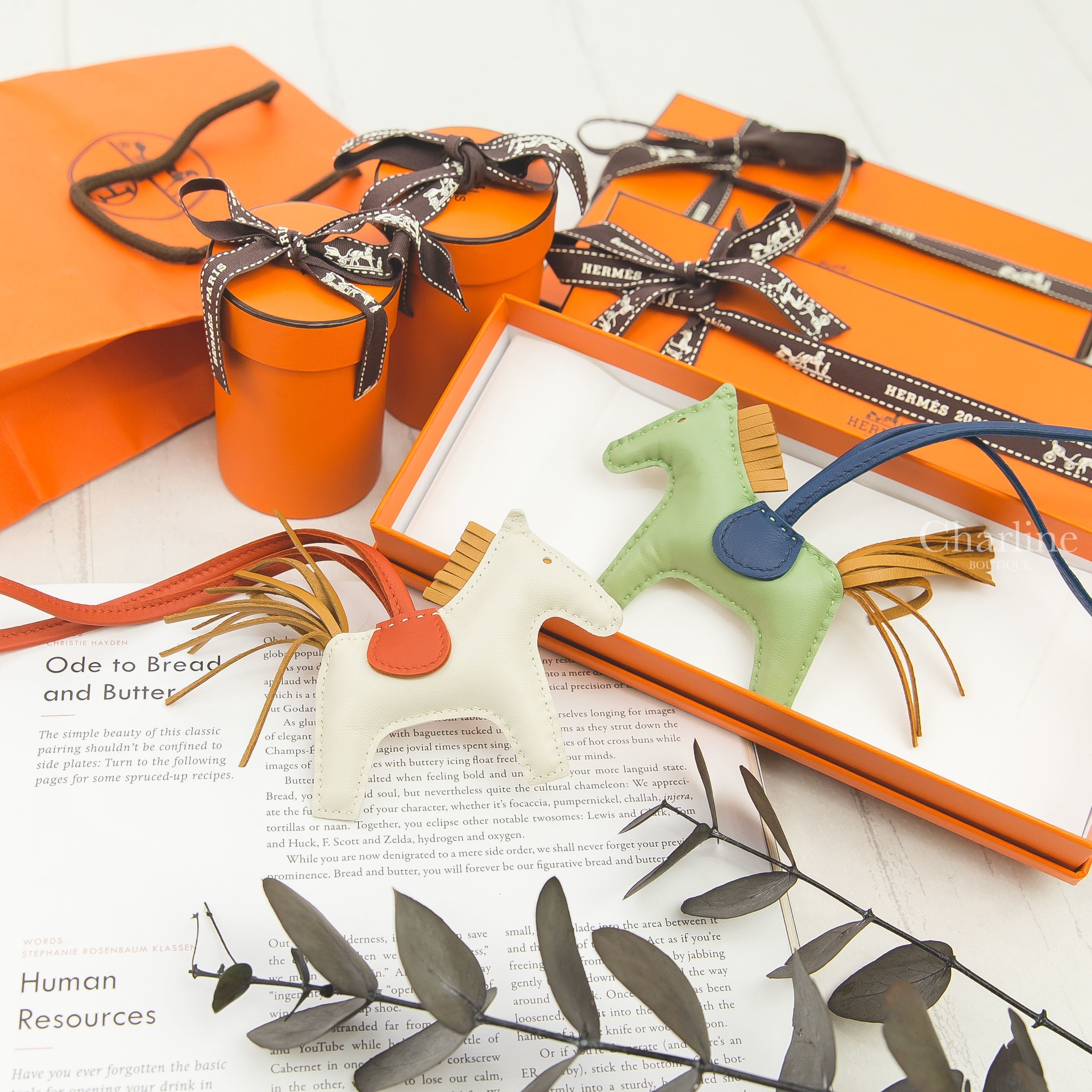 Hermès Horse Charm PM 奶昔白小型可愛小馬吊飾,Hermès Horse Charm PM 牛油果綠小型可愛小馬吊飾-Charline Boutique 精品代購