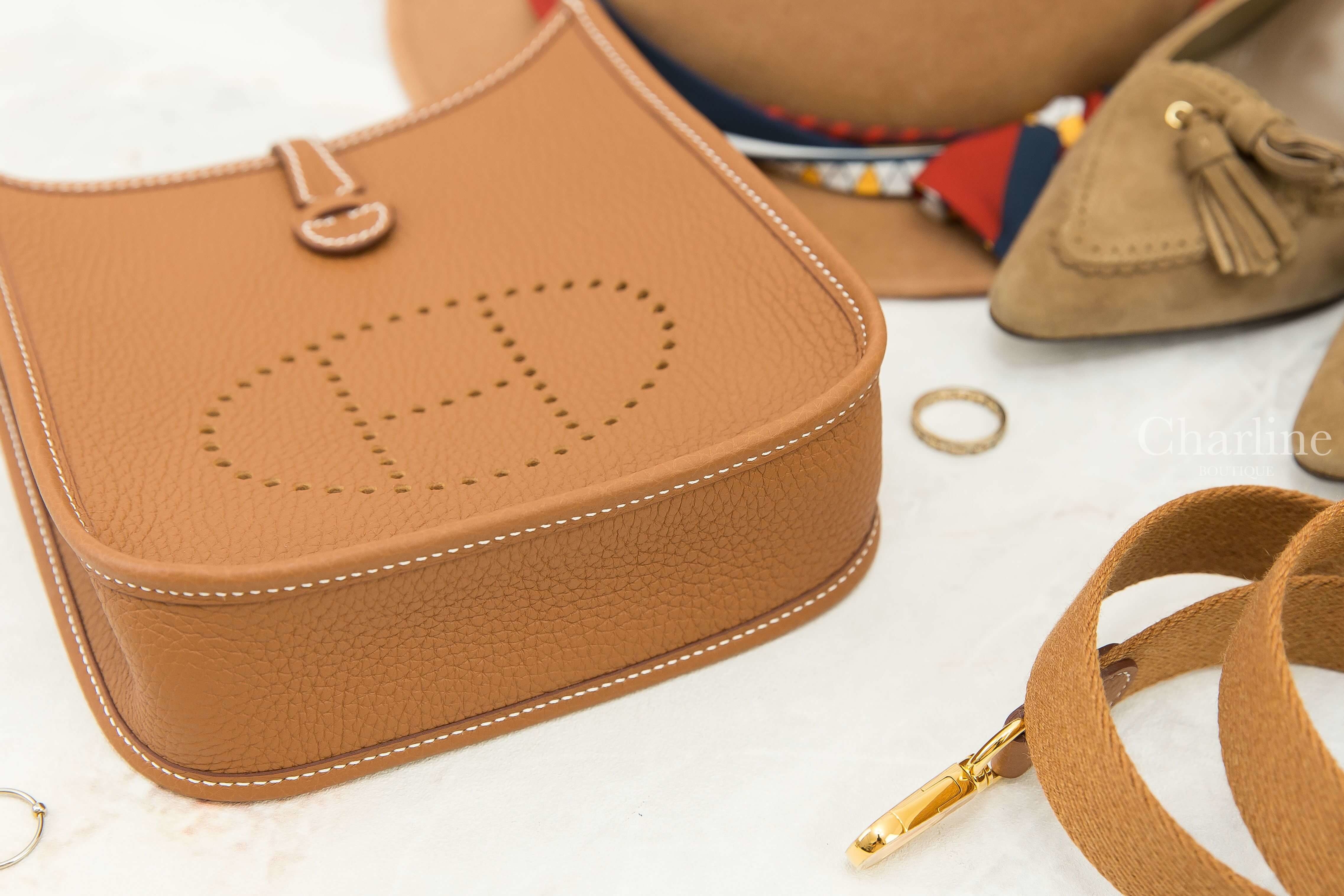 Hermès Evelyne TPM 16cm 37 Gold Taurillon Clemence B刻焦糖色金釦簍空洞洞肩背包-Charline Boutique 精品代購