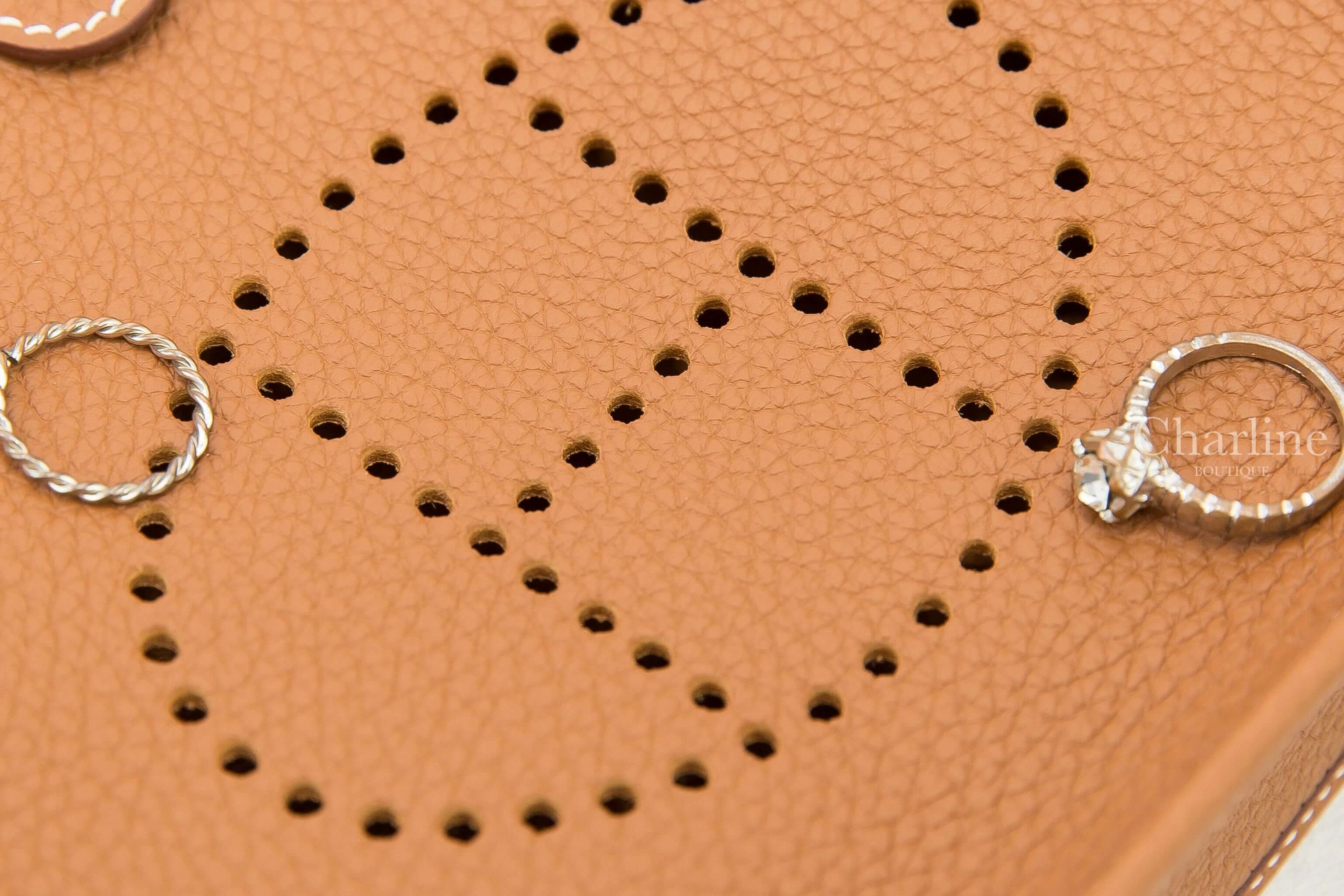 Hermès Evelyne TPM 16cm 37 Gold Taurillon Clemence 焦糖色金釦簍空洞洞肩背包