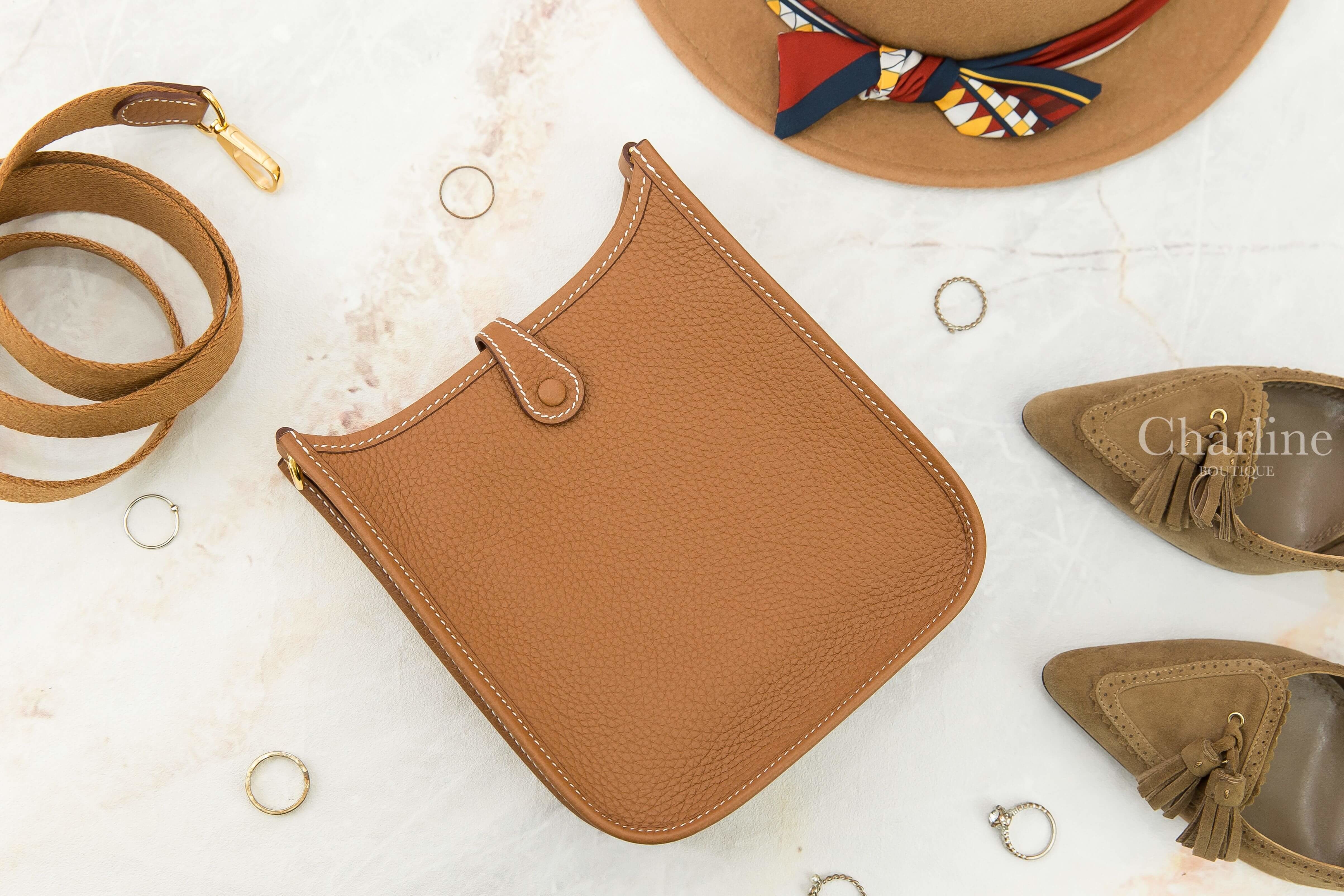 Hermès Evelyne TPM 16cm 37 Gold Taurillon Clemence B刻焦糖色金釦簍空洞洞肩背包-Charline Boutique 精品代購
