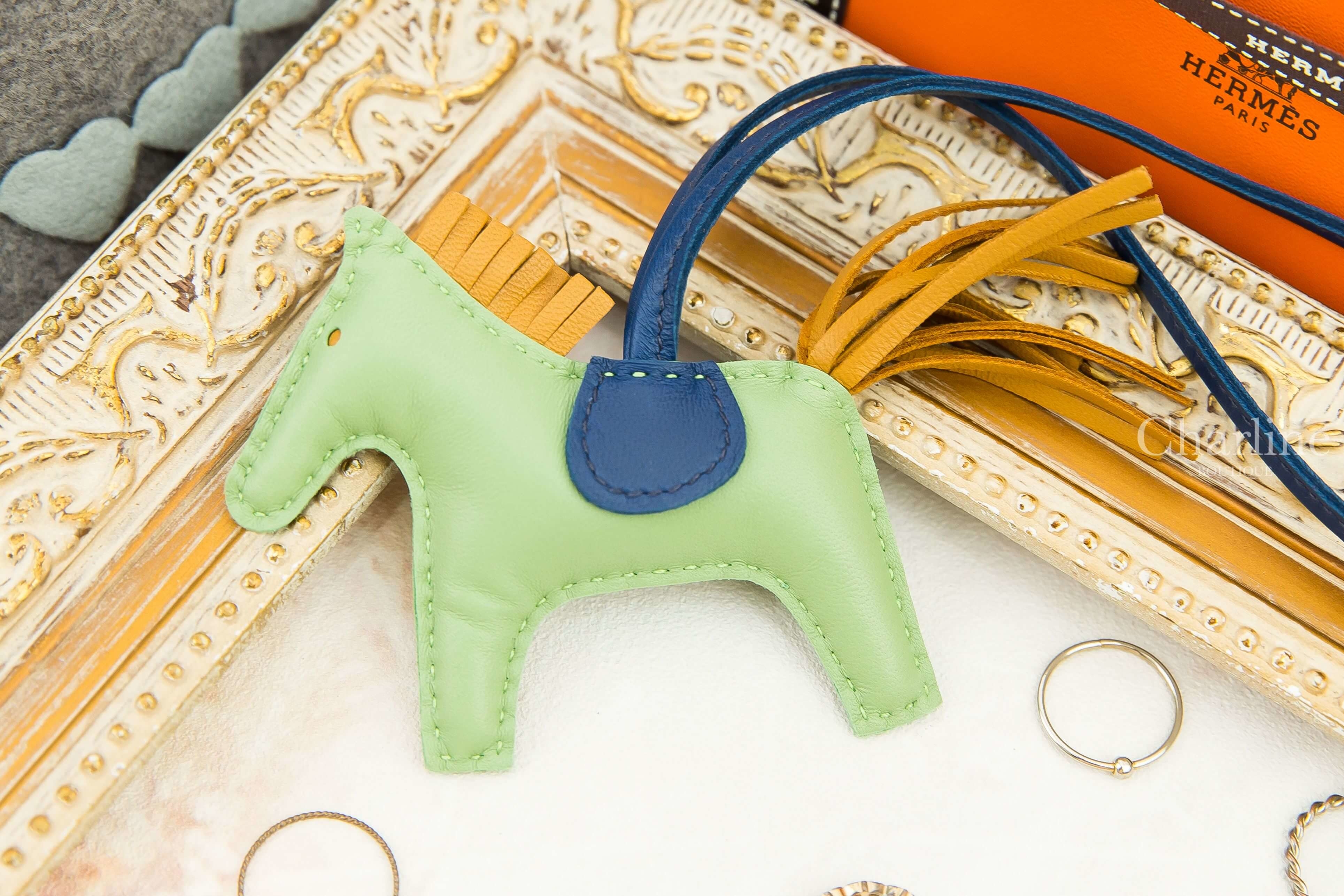 Hermès Horse Charm PM 牛油果綠小型可愛小馬吊飾